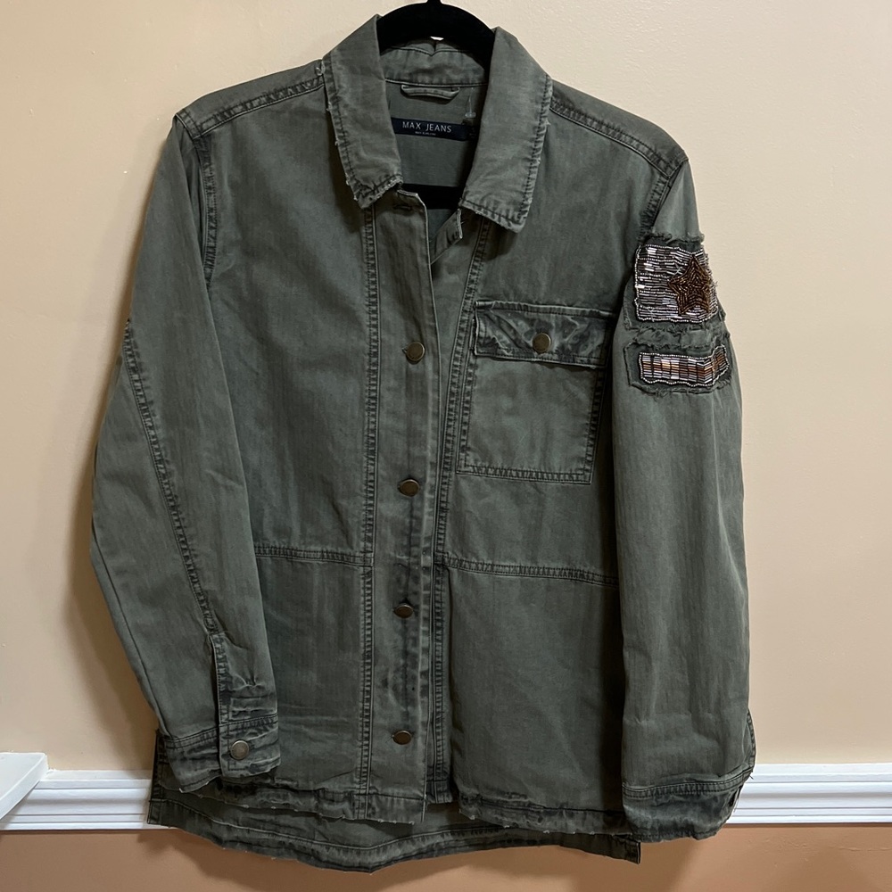 Max Jeans Small army green jacket with patch Design distressed look